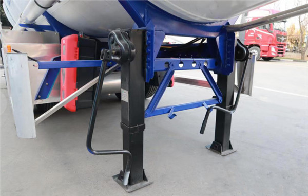 hth华体官方下载app双氧水运输半挂车