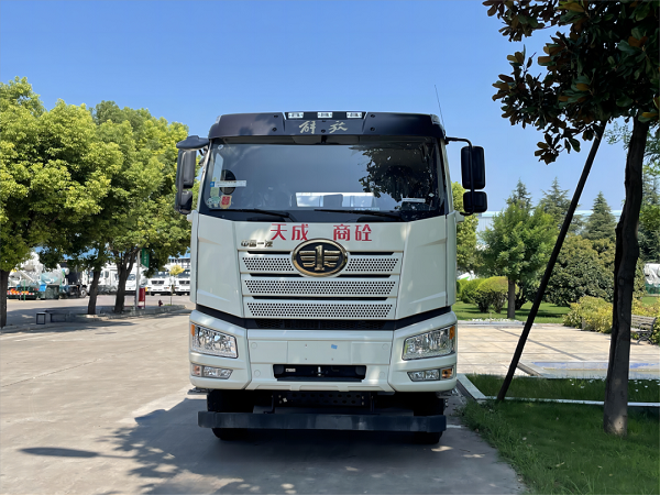 解放&hth会体会网页版登录入口一体化搅拌车交付客户