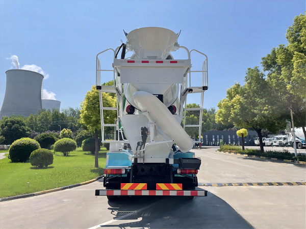 解放&hth会体会网页版登录入口一体化搅拌车交付客户