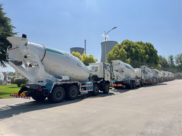 解放&hth会体会网页版登录入口一体化搅拌车交付客户